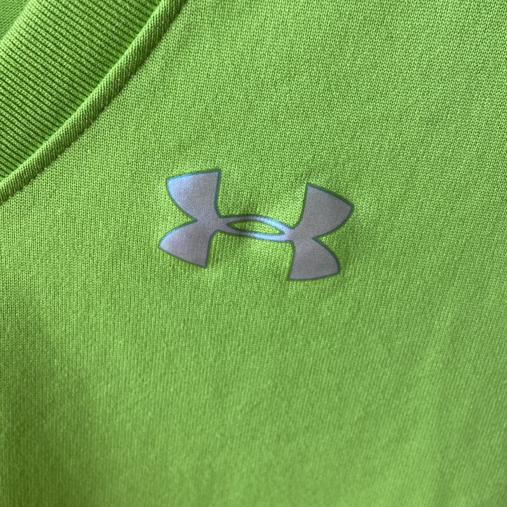 2 UNDER ARMOUR WORKOUT TOPS - Picture 4 of 11